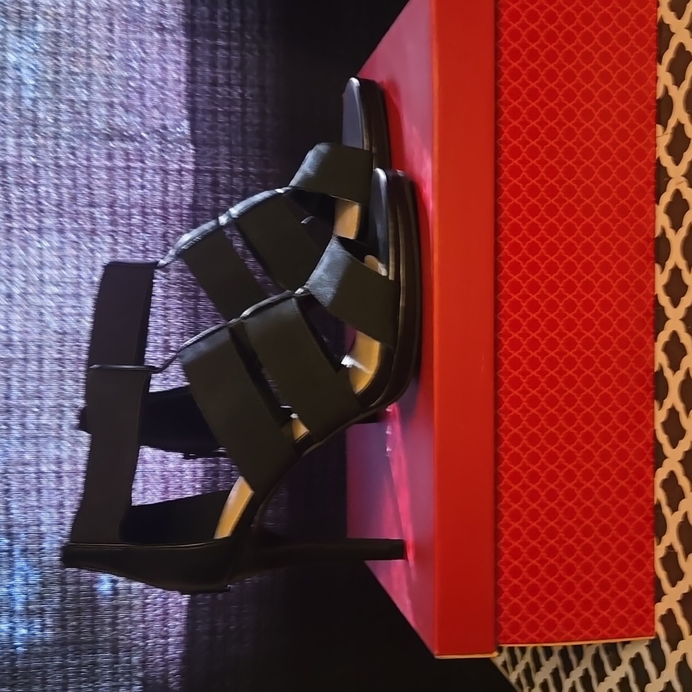 Gladiator heel size 7 NIB